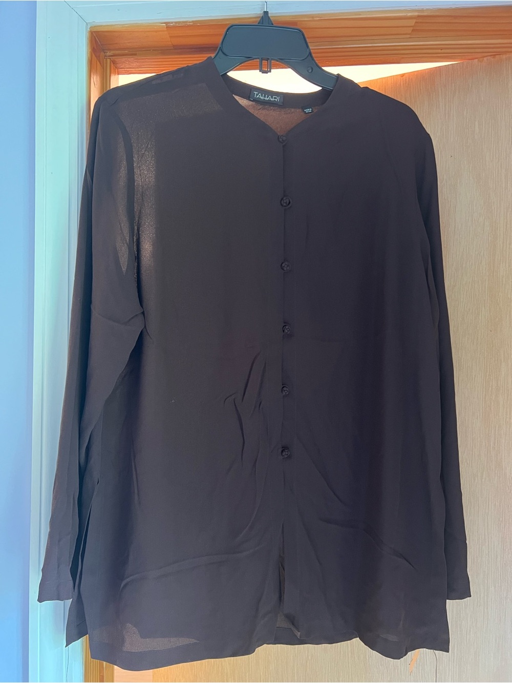 Tahari Black și-l Sheer Button-Front Blouse